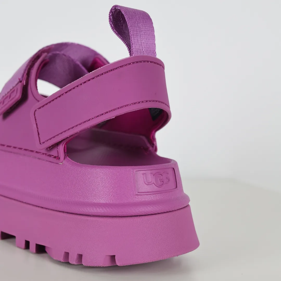 Copy price 💰560 Core recommendation Good price UGG Velcro slippers sandals summer versatile slippers soft sole non-slip beach thick sole casual elegant sandals The style of UGG sandals is really nice. It is suitable for all ages. The soles are made of super lightweight EVA foam. The classic material of U family can be said to be "light" to let you enjoy a different naked feeling. It is one of the most worth buying sandals in history. I guarantee you will not regret the series. Original OEM production Y products are available now. Size: 35 36 37 38 39 40